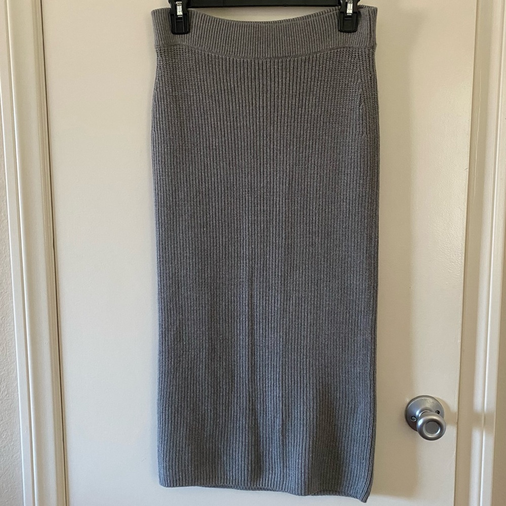 Express Knit Midi Skirt- Gray‎ L